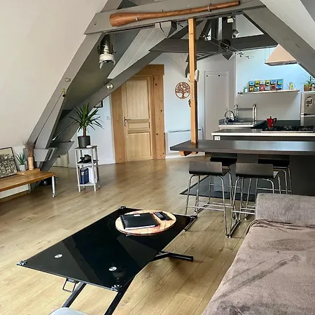 2 Chambres, Terrasse , Proche Centre , Calme Apartment *